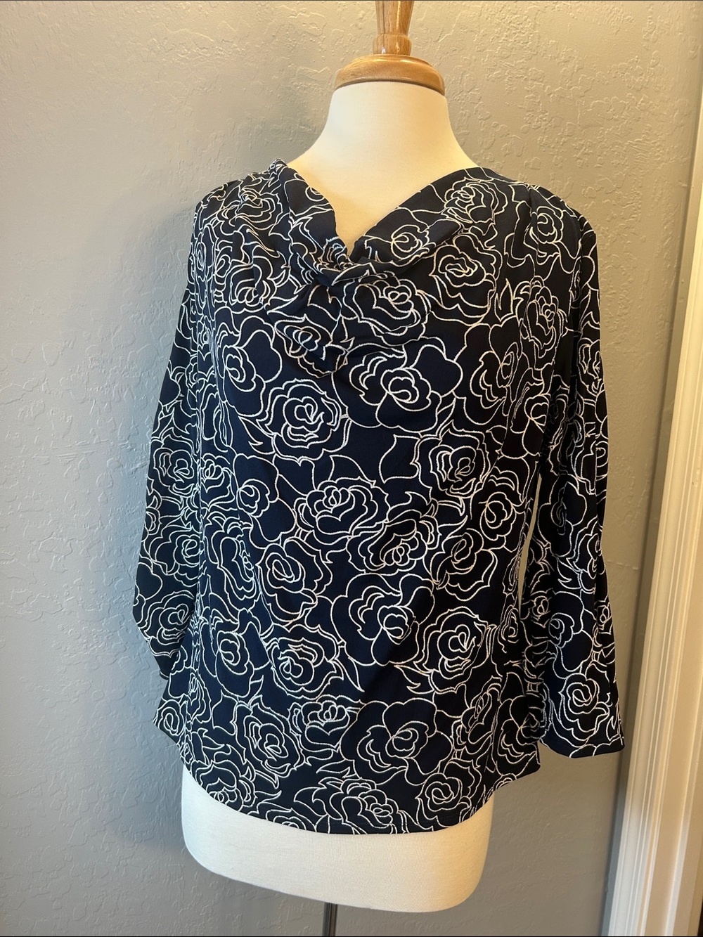 NWT Coco Bianco Navy & Light Blue Floral Print Blouse